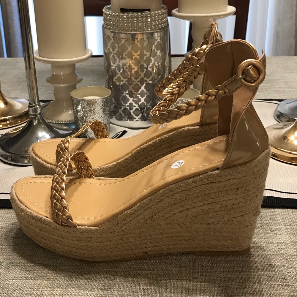 CREAM/LIGHT GOLD WEDGE PLATFORMS